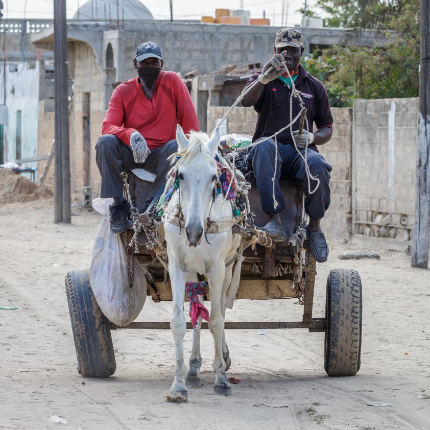 De courageux commerçants au travail.