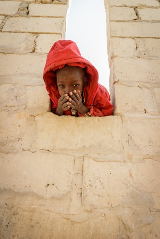 jour16-daara-kid-redCoat