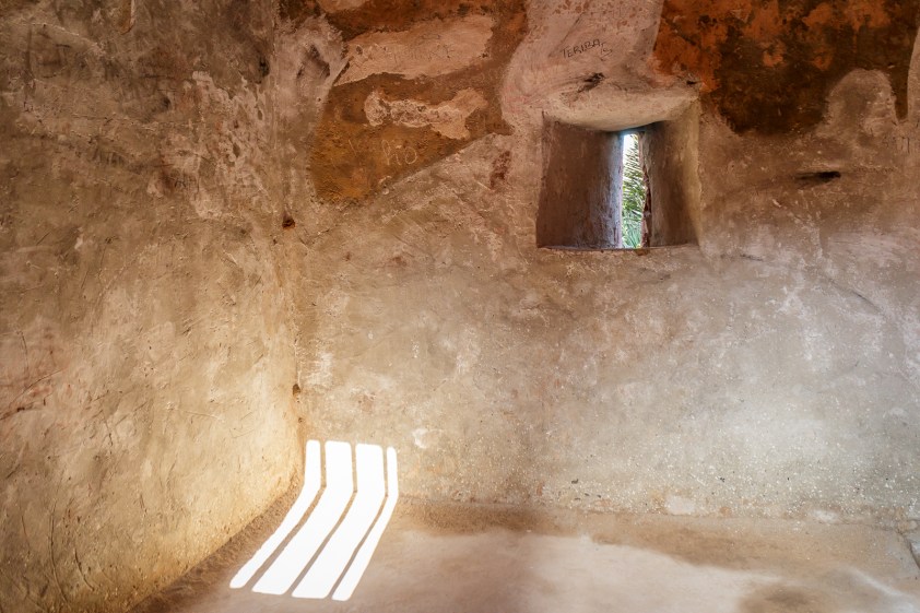 Cette petite pièce d'environ 10 X 10' pouvait contenir jusqu'à une centaine d'esclaves en attente d'être vendus.